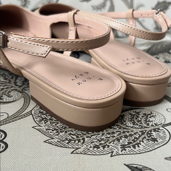 Cap Toe Slingbacks - Picture 4 of 5